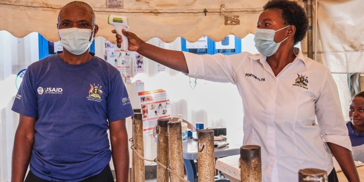 Uganda se prohlásila za zemi bez eboly, v Kongu nákaza sílí