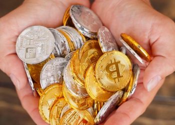 Bitcoin poskočil na 71 tisíc dolarů, nejvýš od června