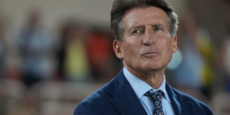 Coe varuje před vlivem politiků na sport, zmiňuje FIFA i olympiádu