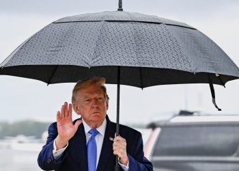 Trump odvolal úder na Írán, jednání začnou v pondělí