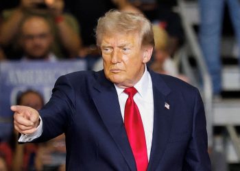 Trump pohrozil bombardováním Ománu kvůli Hormuzskému průlivu